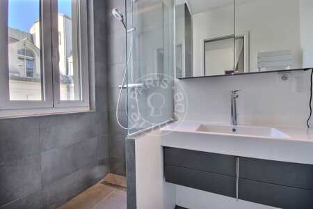 Bathroom Furnished apartment - 68m²  - 2 bedrooms - Faubourg Saint-Martin - Paris