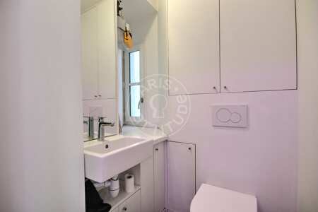 Toilet Furnished apartment - 68m²  - 2 bedrooms - Faubourg Saint-Martin - Paris