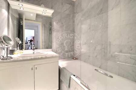 Salle de bain Appartement meublé - 48m²  - 1 chambre - Bir-Hakeim - Paris