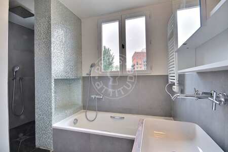 Salle de bain Appartement meublé - 49m²  - 1 chambre - Poissonnière - Paris