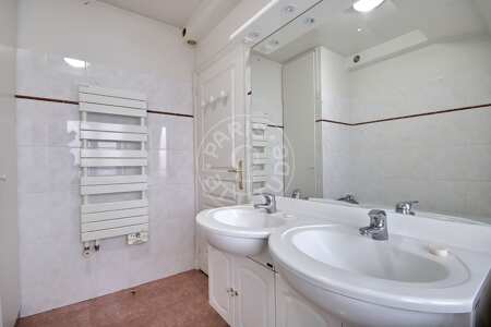 Bathroom Furnished apartment - 98m²  - 2 bedrooms - Ecole Militaire / Unesco / Duroc - Paris