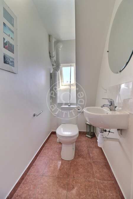 Toilet Furnished apartment - 98m²  - 2 bedrooms - Ecole Militaire / Unesco / Duroc - Paris