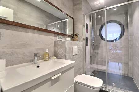 Casa de banho Apartamento mobilado - 83m²  - 2 quartos - Victor Hugo - Paris