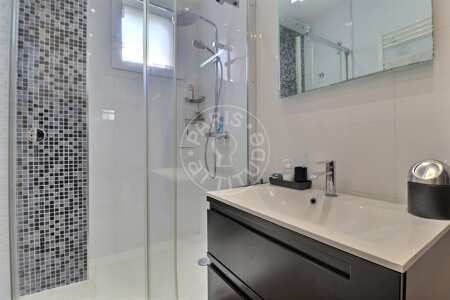 Bathroom Furnished apartment - 52m²  - 1 bedroom - Batignolles - Paris