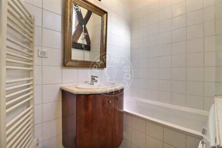 Bagno Mansardato arredato - 33m²  - Saint-Germain - Parigi