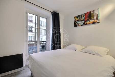 Bedroom Furnished apartment - 44m²  - 1 bedroom - Montmartre / Place des Abbesses - Paris