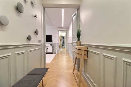Entrance Furnished apartment - 78m²  - 2 bedrooms - Triangle d'Or - Paris