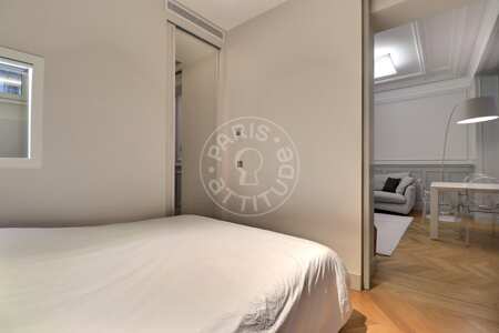 Bedroom Furnished apartment - 78m²  - 2 bedrooms - Triangle d'Or - Paris