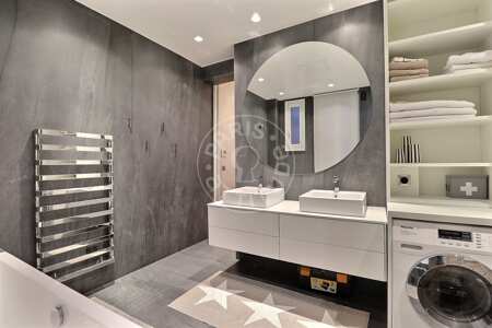 Bathroom Furnished apartment - 78m²  - 2 bedrooms - Triangle d'Or - Paris