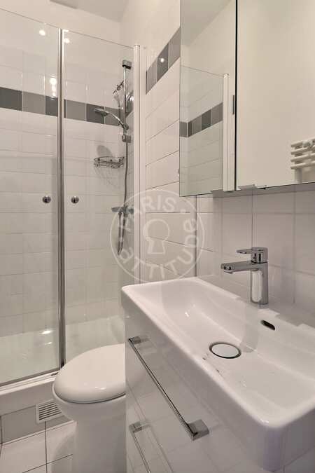 Bathroom Furnished apartment - 28m²  - 1 bedroom - Batignolles - Paris