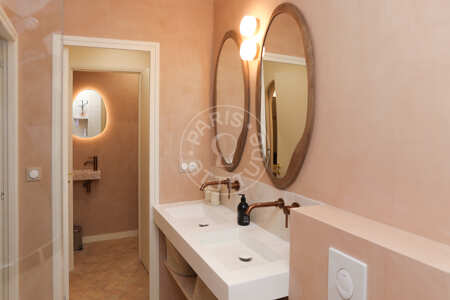 Salle de bain Appartement meublé - 46m²  - 1 chambre - Maison de la Radio - Paris