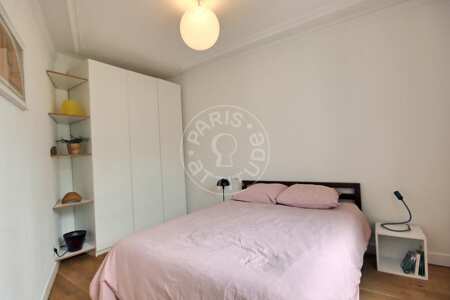 Bedroom Furnished apartment - 59m²  - 2 bedrooms - Sacré-Cœur - Paris