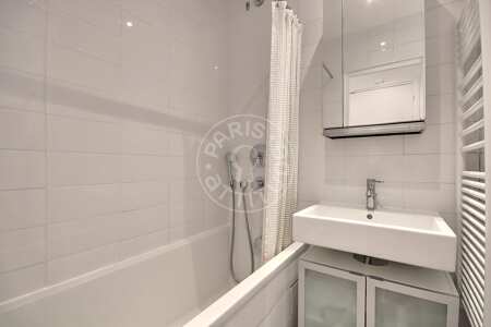 Bathroom Furnished apartment - 59m²  - 2 bedrooms - Sacré-Cœur - Paris