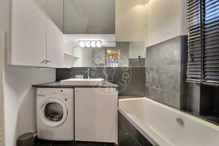 Bathroom Furnished apartment - 72m²  - 2 bedrooms - Sacré-Cœur - Paris