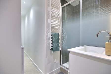 Casa de banho Studio mobilado - 29m²  - Oberkampf - Paris