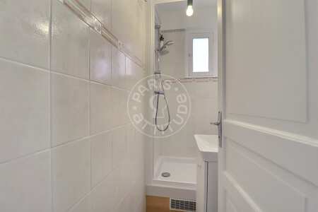 Bathroom Furnished apartment - 56m²  - 2 bedrooms - Place Monge - Paris