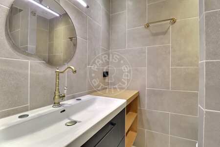 Salle de bain Studio meublé - 23m²  - Place Monge - Paris