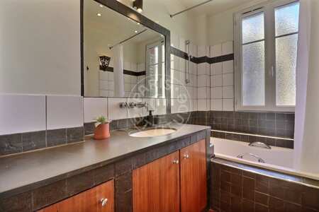 Bathroom Furnished apartment - 79m² - 2 bedrooms - Porte de Versailles - Paris