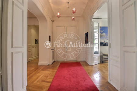 Entrance Furnished apartment - 330m² - 5 bedrooms and more - Miromesnil - Paris