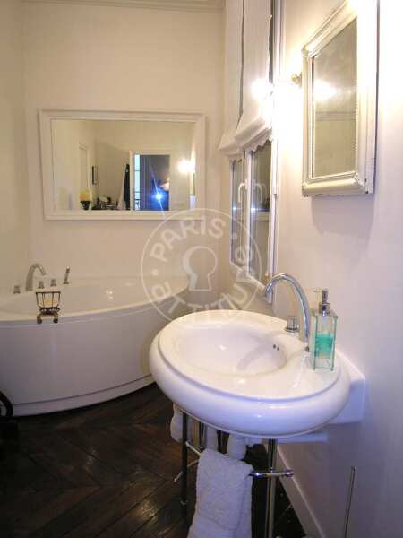 Bathroom Furnished apartment - 110m²  - 2 bedrooms - Montorgueil - Paris