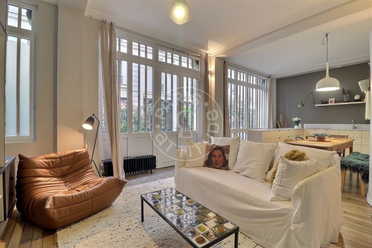 Living room - Furnished 2 bedrooms - Paris 75010 - 20740