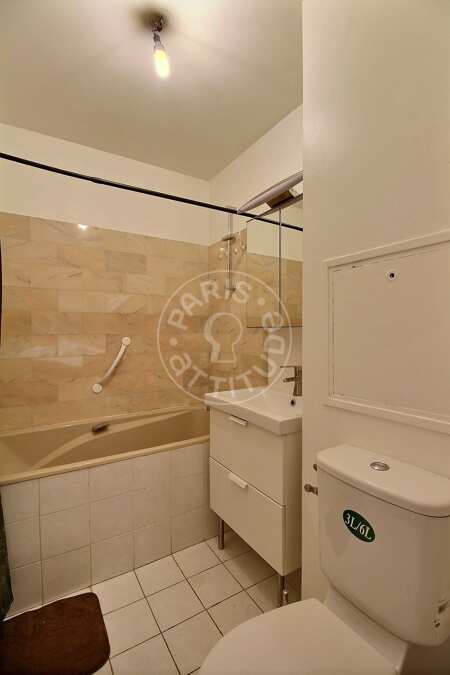 Salle de bain Studio meublé - 30m²  - Neuilly-sur-Seine - Paris
