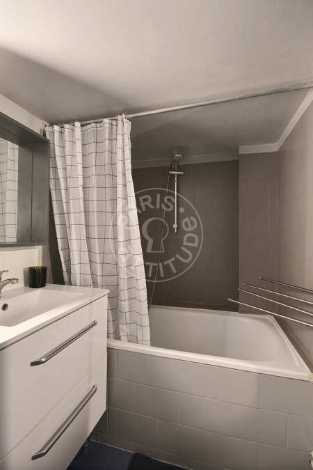 Bathroom Furnished apartment - 28m²  - 1 bedroom - Temple - Paris