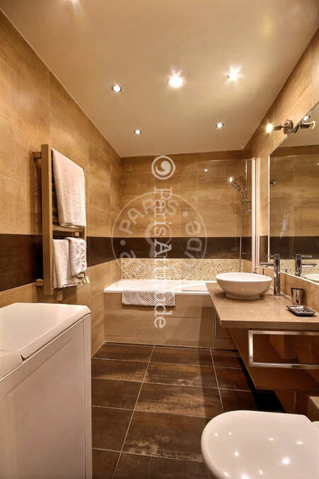 Bathroom Furnished apartment - 42m² - 1 bedroom - Porte Maillot / Palais des Congrès - Paris