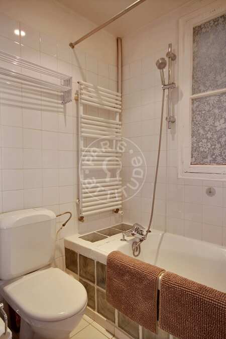 Salle de bain Appartement meublé - 75m²  - 1 chambre - Canal Saint-Martin - Paris