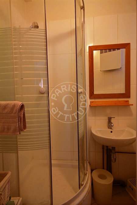Salle de bain Appartement meublé - 31m²  - 1 chambre - Port Royal / Raspail - Paris