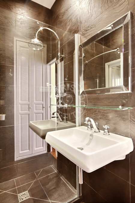 Bathroom Furnished apartment - 44m²  - 1 bedroom - Champs-Elysées - Paris
