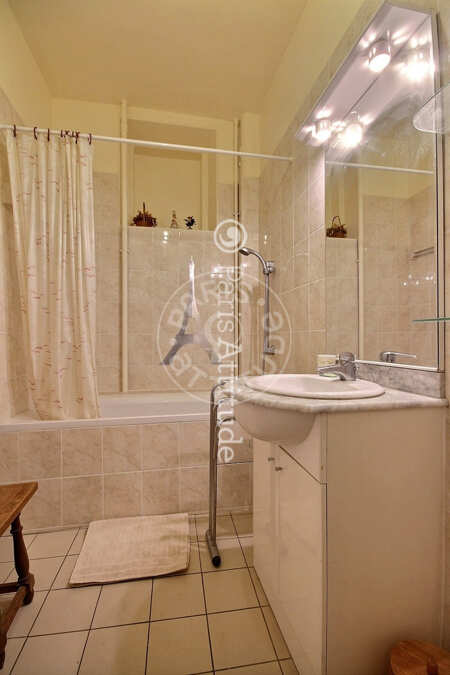 Bathroom Furnished apartment - 69m²  - 2 bedrooms - Tour Eiffel - Paris