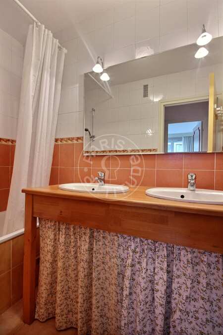 Salle de bain Appartement meublé - 41m²  - 1 chambre - Gambetta - Paris