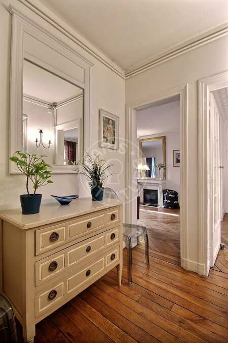 Entrance Furnished apartment - 76m²  - 2 bedrooms - Champs-Elysées - Paris