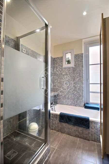 Bathroom Furnished apartment - 76m²  - 2 bedrooms - Champs-Elysées - Paris