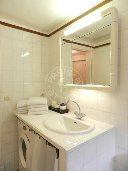 Bathroom Furnished apartment - 58m²  - 2 bedrooms - Centre George Pompidou - Paris