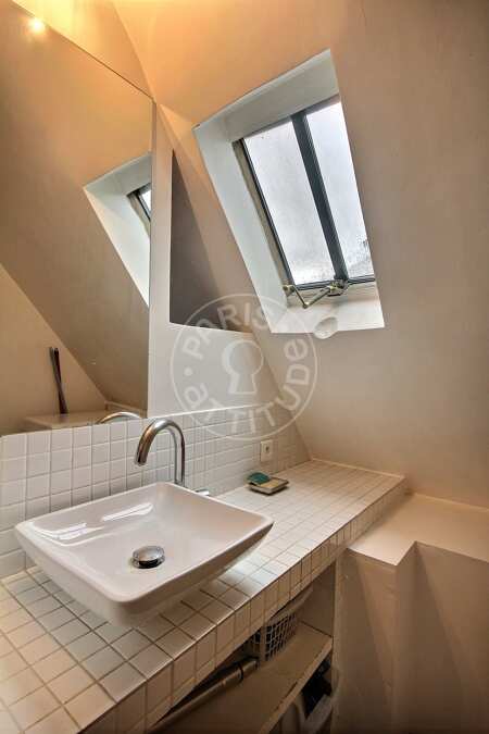 Bathroom Furnished apartment - 20m²  - 1 bedroom - Bourse - Paris