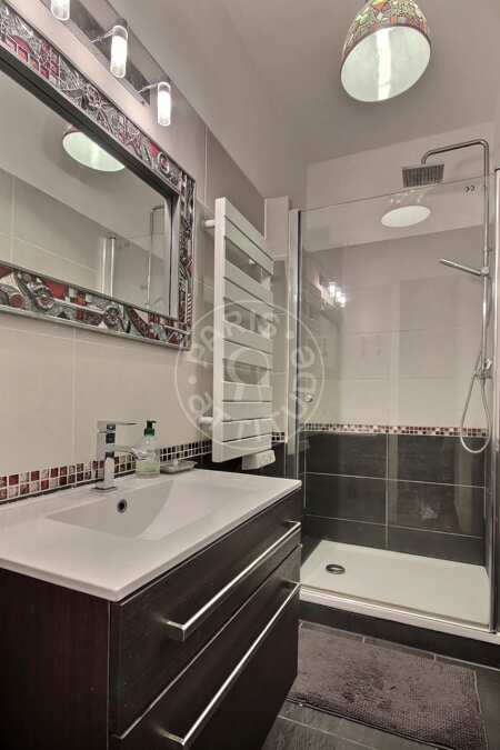 Bathroom Furnished apartment - 42m²  - 1 bedroom - Batignolles - Paris
