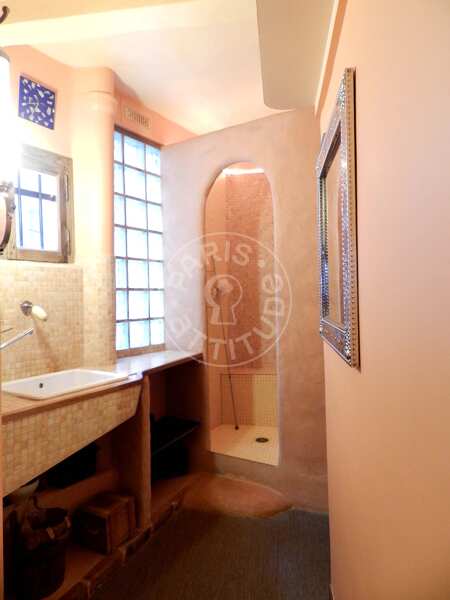 Salle de bain Appartement meublé - 75m²  - 2 chambres - Montmartre / Place des Abbesses - Paris