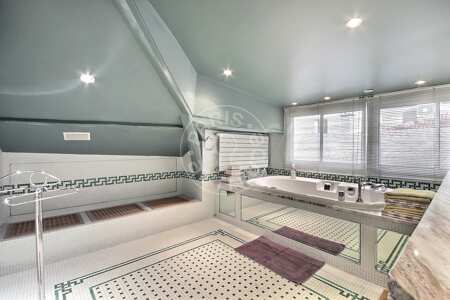 Salle de bain Duplex meublé - 177m²  - 3 chambres - Port Royal / Raspail - Paris