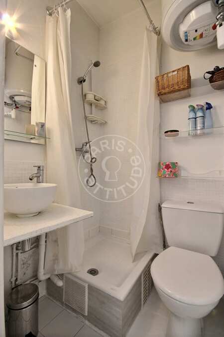 Salle de bain Studio meublé - 15m²  - Temple - Paris
