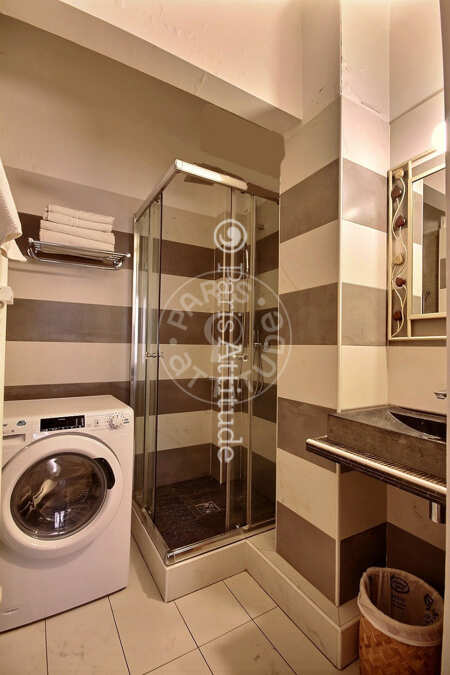Bathroom Furnished apartment - 40m²  - 1 bedroom - Miromesnil - Paris