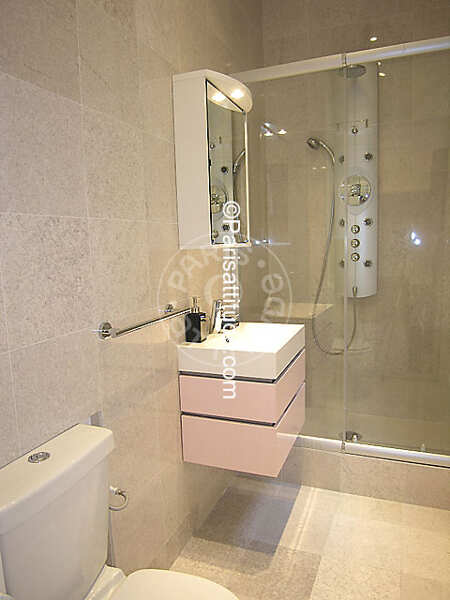 Salle de bain Appartement meublé - 50m²  - 1 chambre - Triangle d'Or - Paris