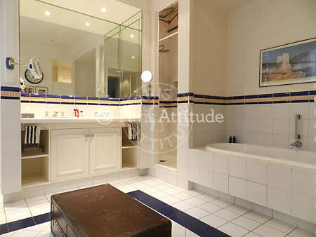 Salle de bain Duplex meublé - 243m²  - 4 chambres - Miromesnil - Paris