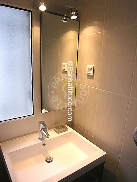 Bathroom Furnished apartment - 34m²  - 1 bedroom - Champs-Elysées - Paris