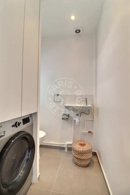 Toilet Furnished studio alcove - 30m²  - Poissonnière - Paris