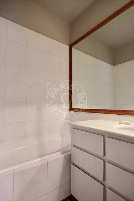 Salle de bain Studio alcove meublé - 40m²  - Ledru-Rollin - Paris