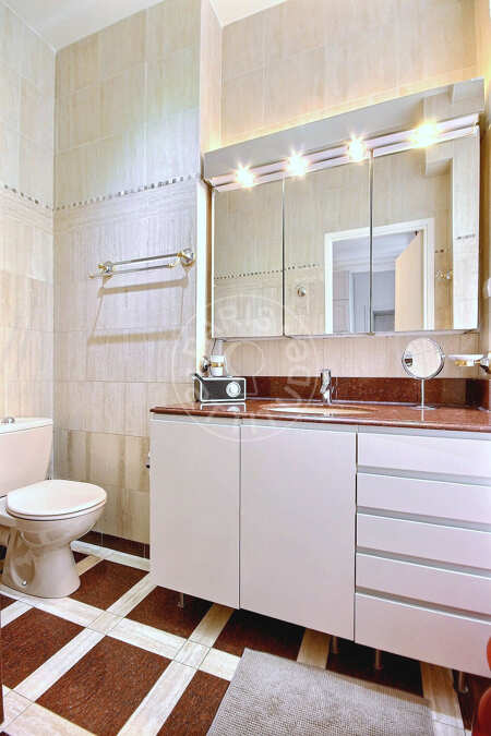 Badezimmer Möblierte wohnung - 145m²  - 3 Zimmer - Alma-Marceau - Paris