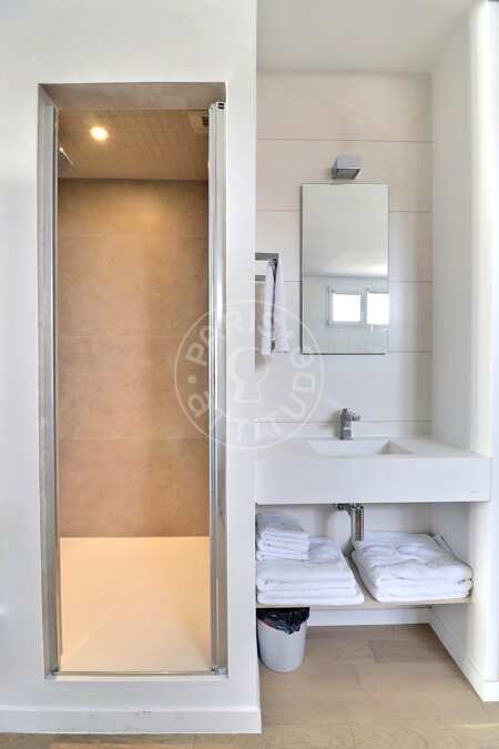Bathroom Furnished apartment - 39m²  - 1 bedroom - Oberkampf - Paris