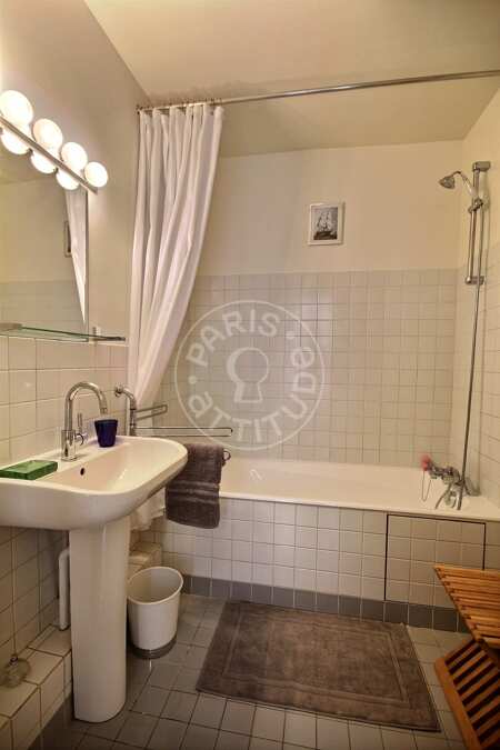 Salle de bain Appartement meublé - 42m²  - 1 chambre - Invalides - Paris